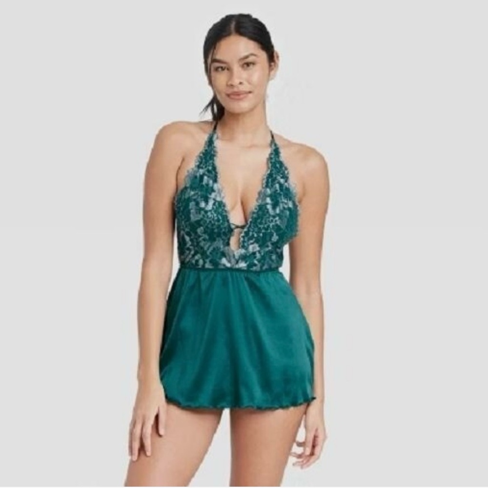 Auden Green Halter Pajama Set with Plunging V-Neck